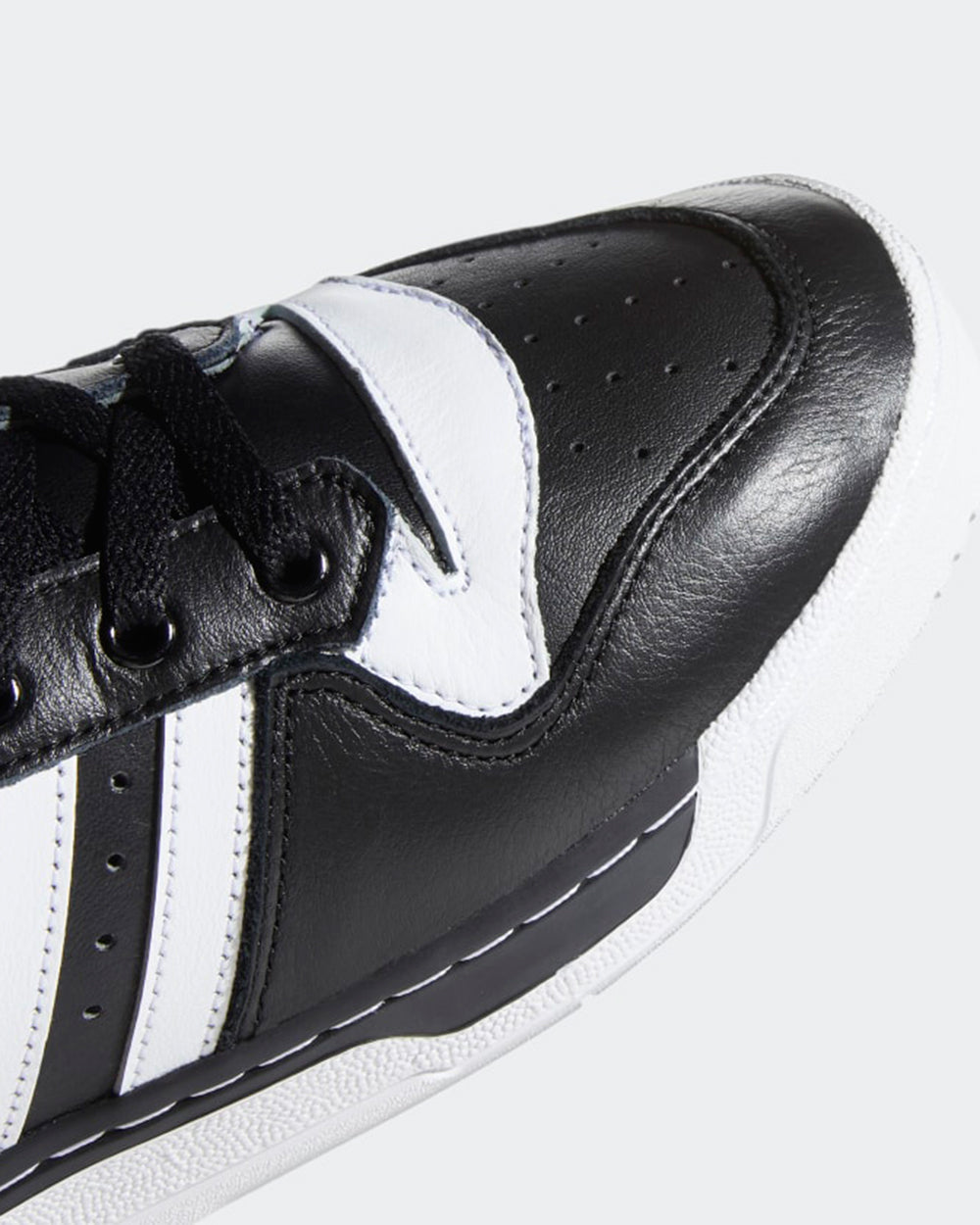 Rivalry Low Sneakers