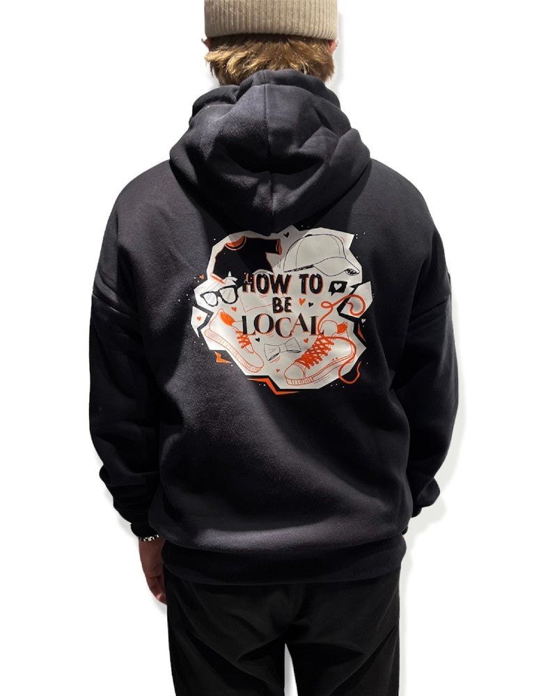 How To Be A Local Hoodie - Svart