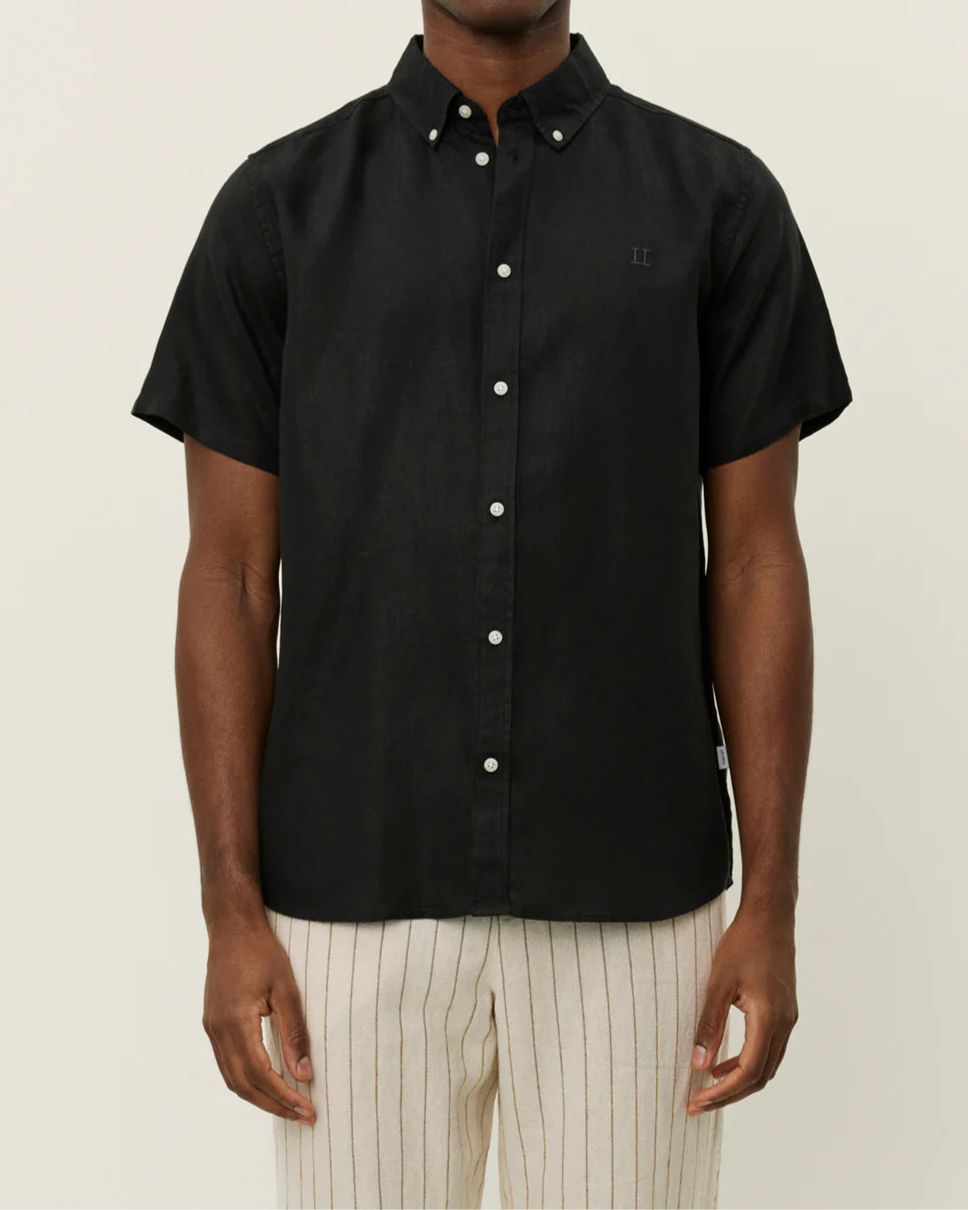 Konrad Linen SS Skjorta - Svart