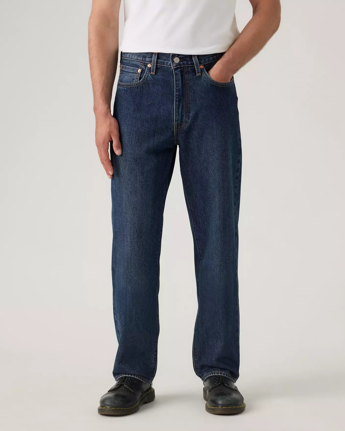 568 Loose Straight Jeans