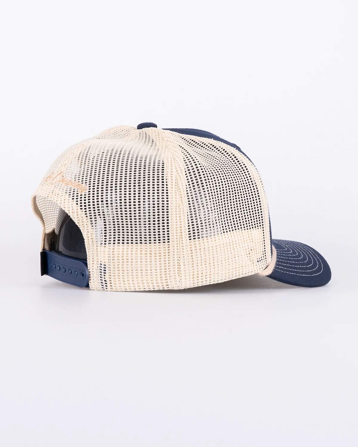 Hoppande Laxen Trucker Keps