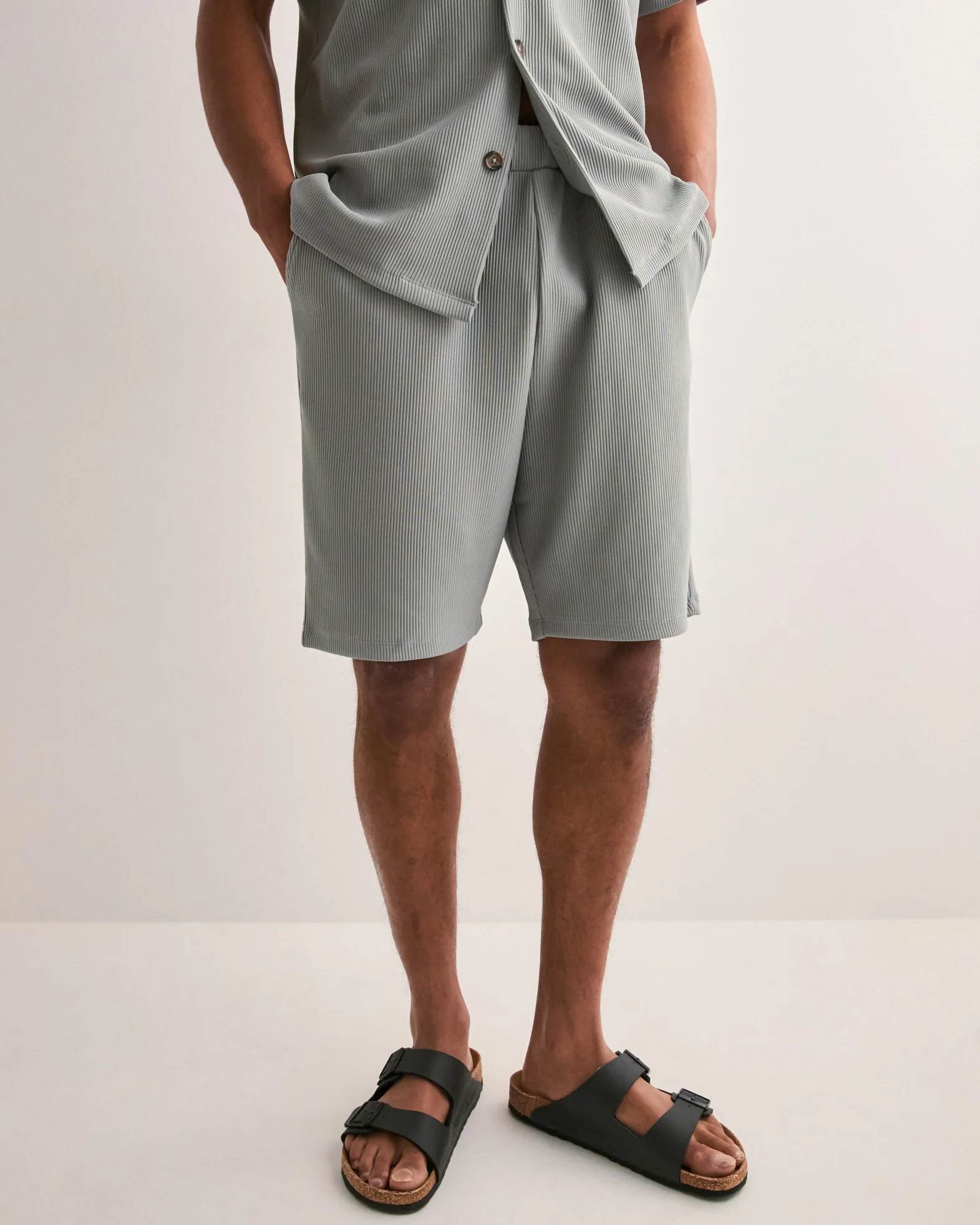 Loose Plisse Shorts - Ultimate Grey