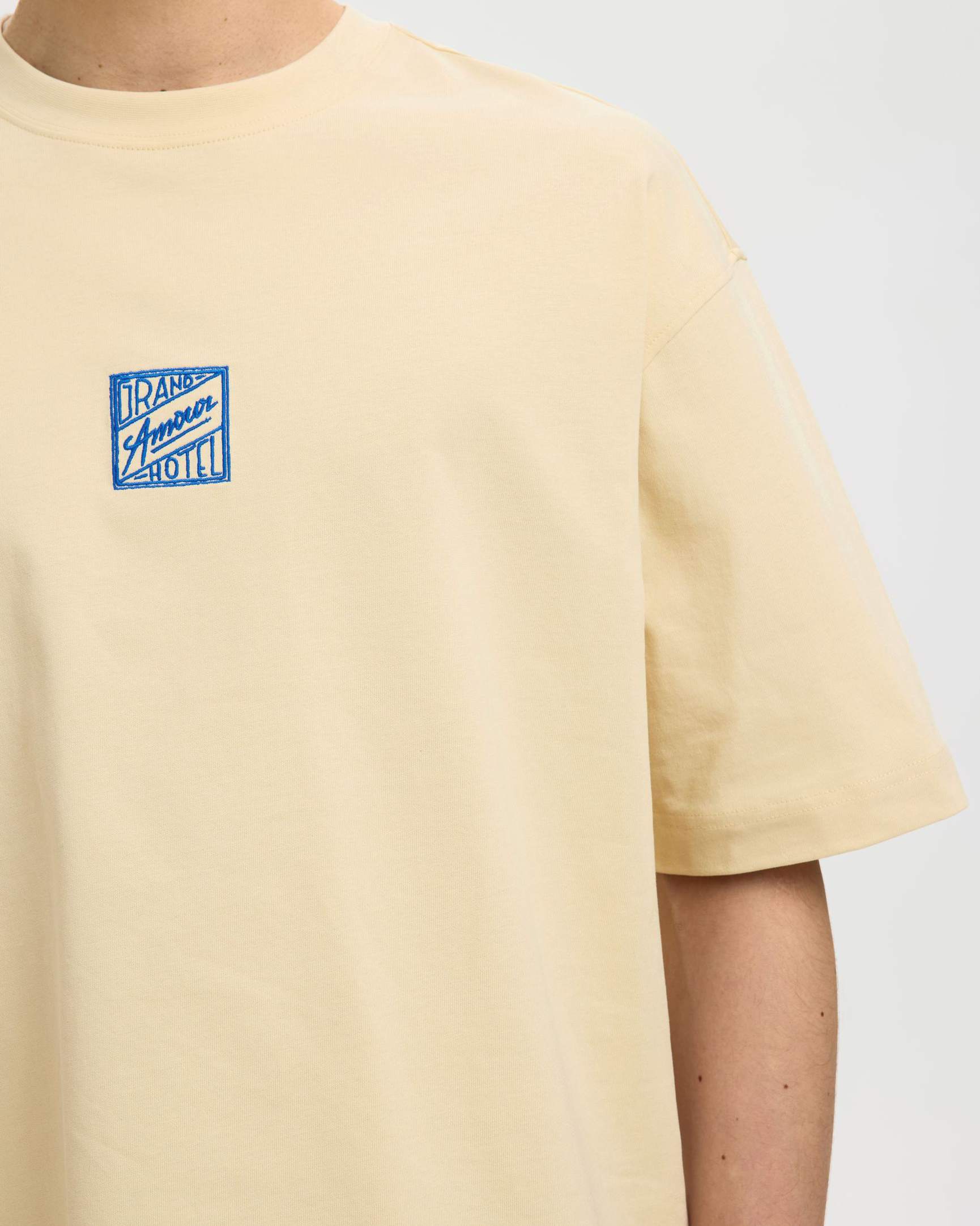 Relax Brock Hotel Amour T-Shirt