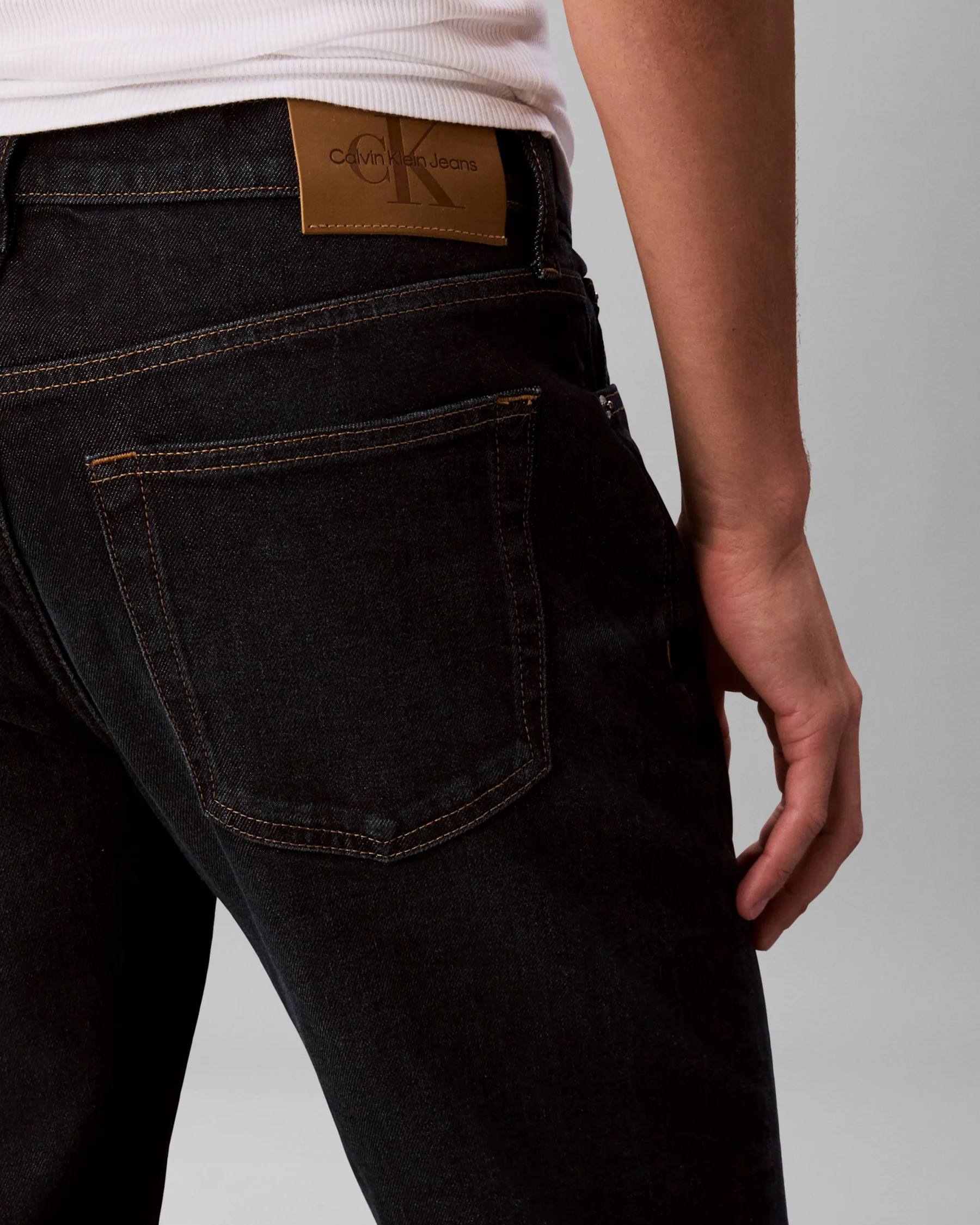 Slim Taper Jeans